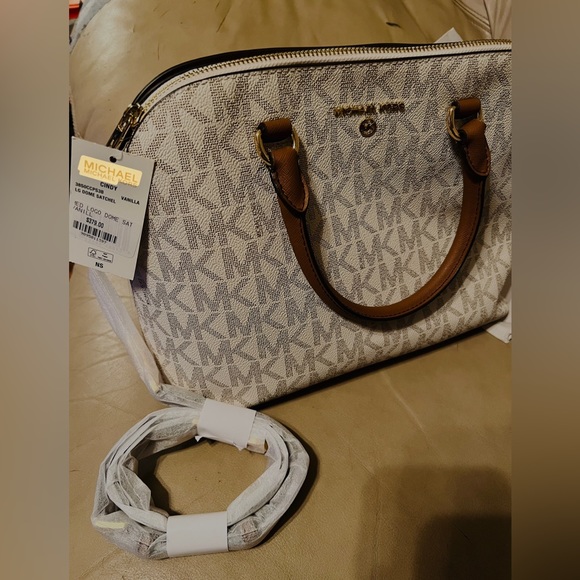 MK Handbag/Crossbody - Picture 1 of 1